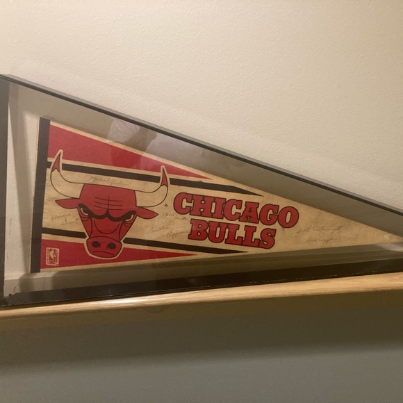 1993? Chicago Bulls Pennant signed By Jordan Pippen H Grant J Paxton & - Picture 1 of 5